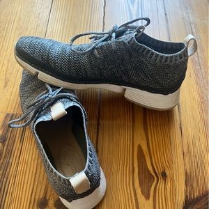 Ladies Clarks Trigenic Sneaker Size 9.5
